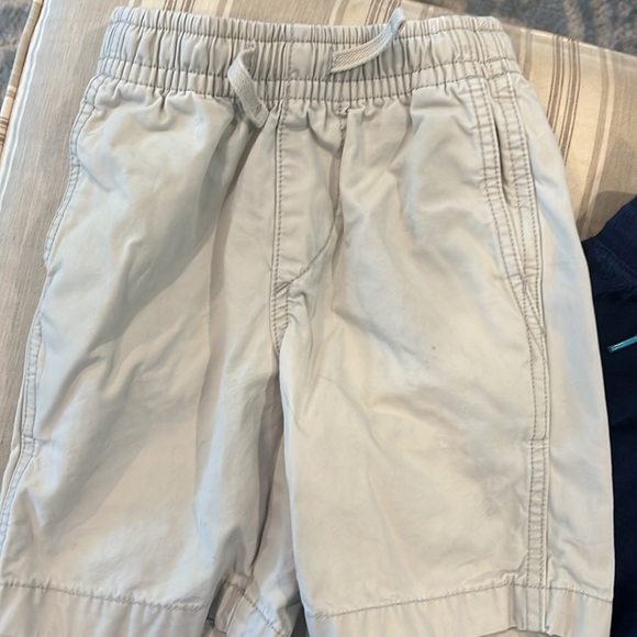 Two pair gap shorts, one khaki one navy size X small - Picture 3 of 7